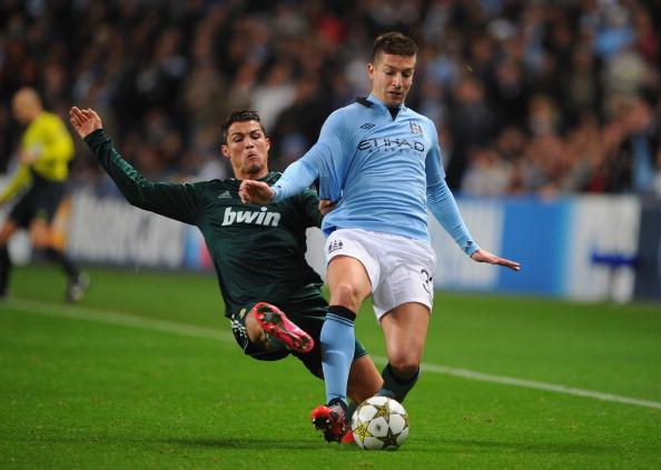 尹鸿博：明天是我生涯最后一场中超，因伤不得不做出退役选择（尹鸿博宣布因伤退役：明日将出战生涯最后一场中超）