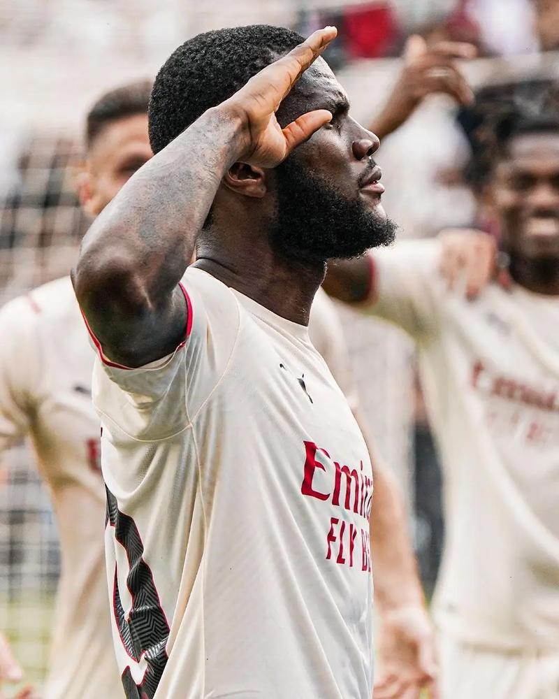 西甲：皇马主场4-2战胜皇家贝蒂斯（西甲：皇马主场4比2力克皇家贝蒂斯）