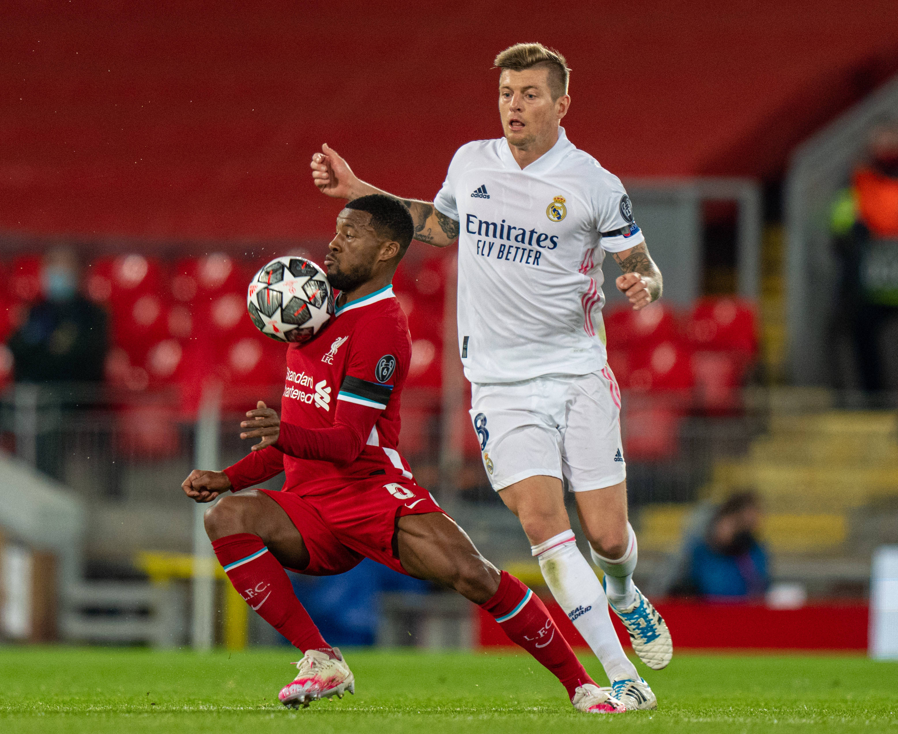 钟义浩：离冠军奖杯就那么近，现在还是难以平复自己的心情（钟义浩：冠军近在咫尺，如今仍难以平复心绪）