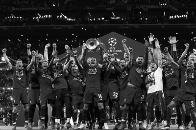 记者：德弗里希望获得更多出场机会，他不想错过26世界杯（记者：德弗里渴望增加出场时间，不愿错过2026年世界杯）