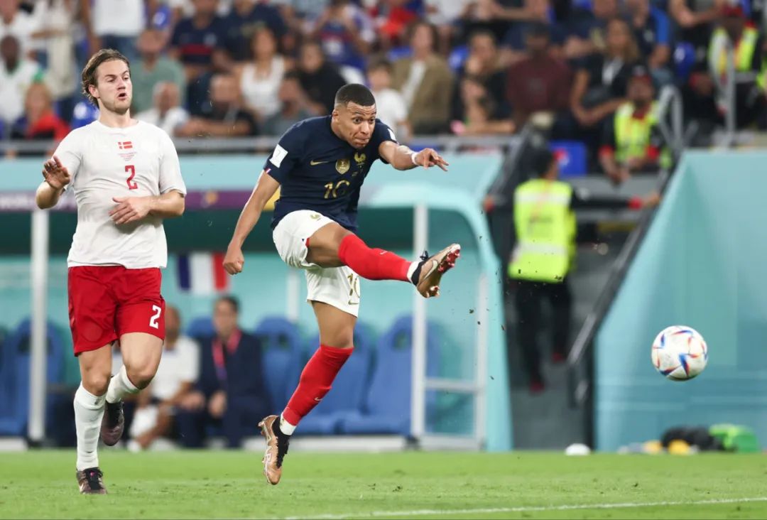 图片报：埃姆雷-詹成多家土耳其豪门目标，球员倾向留在多特（图片报：多支土超豪门相中埃姆雷-詹，球员更倾向继续留守多特）