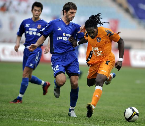 里程碑，海港中场徐新已为中国俱乐部出战200场比赛（中国俱乐部200战达成！海港中场徐新迎来职业里程碑）