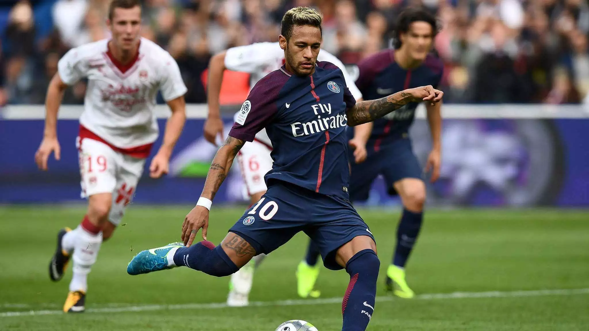 塞维利亚主帅：我问裁判为什么给我黄牌，他马上给了我第二张（塞维利亚主帅：刚问黄牌原因，裁判随即再出一张）