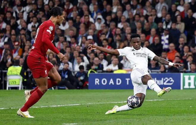 伊涅斯塔：亚马尔才18岁必须继续提高；我正在考取教练执照（伊涅斯塔：18岁的亚马尔仍需不断进步；我正攻读教练资格证）