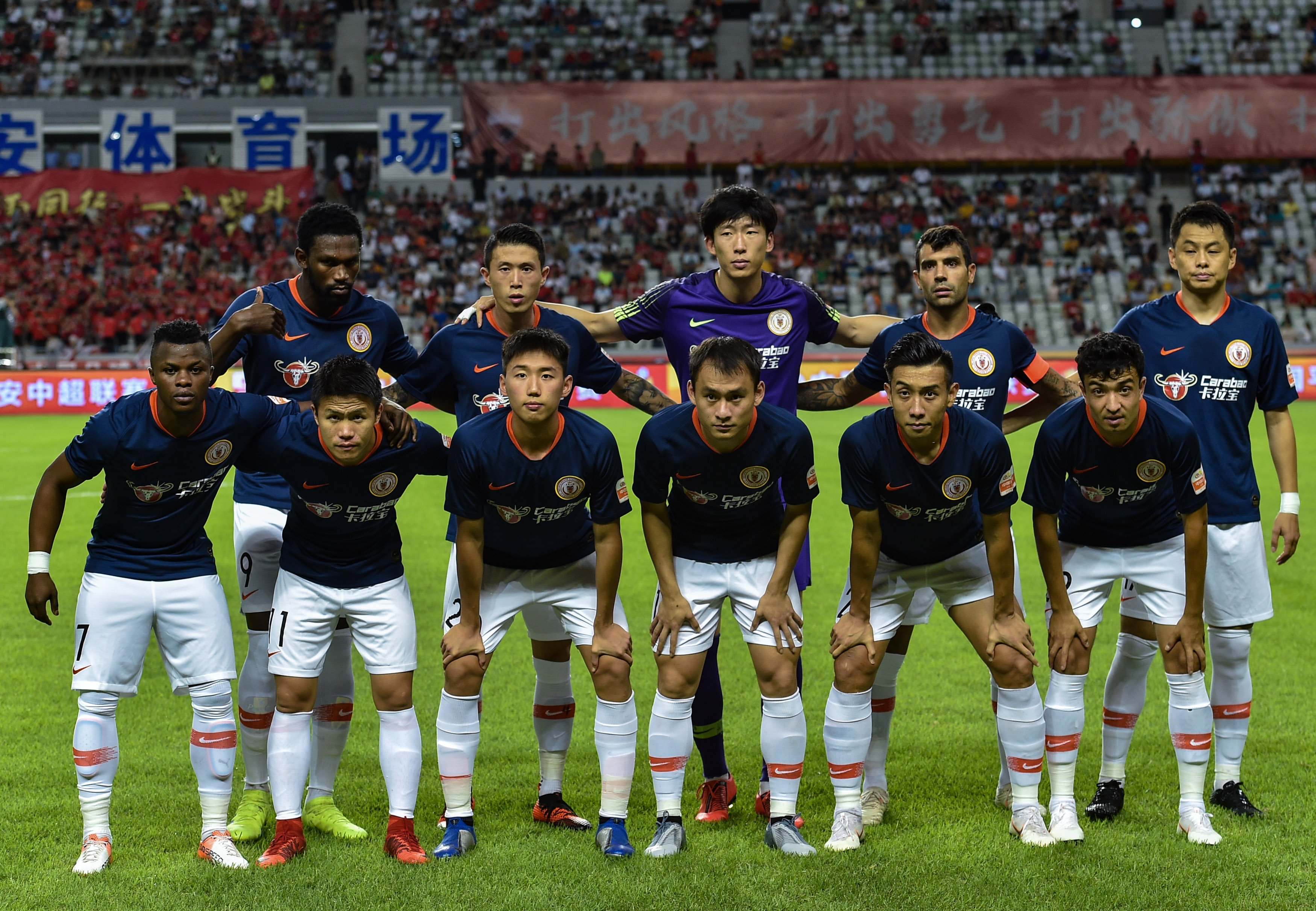 波兰足协谴责投掷烟火球迷：绝不容忍任何违反安全规定的行为（波兰足协痛斥向场内投掷烟火的球迷：对任何破坏安全的行为零容忍）