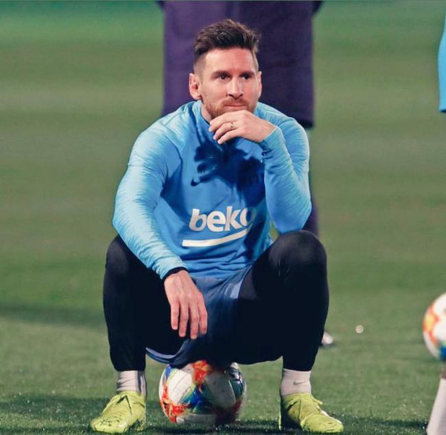 意媒：奇克考虑在冬窗离开米兰，以提升参加世界杯的机会（意媒称：为提升世界杯入选机会，奇克或于冬窗考虑离开米兰）